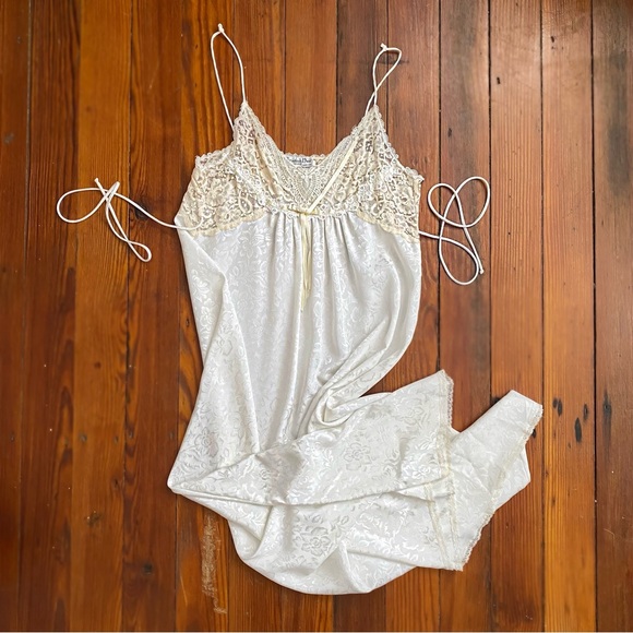 Dior Other - Vintage 80s-early 90s Christian Dior cream on white nightie